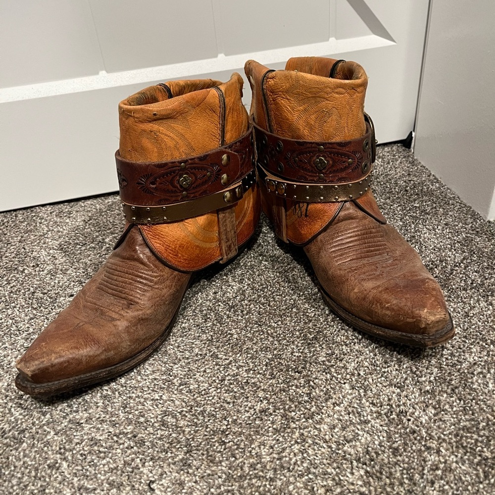 Women’s canty boots